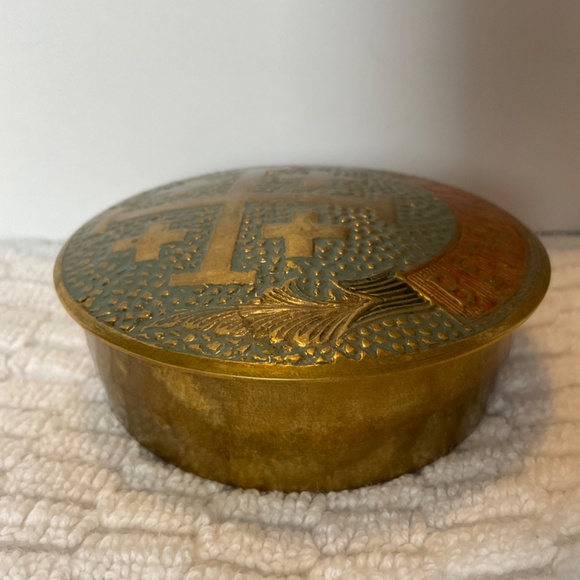 Vintage Bethlehem and Jerusalem Cross Pyx - Enamelled Brass - Picture 7 of 14